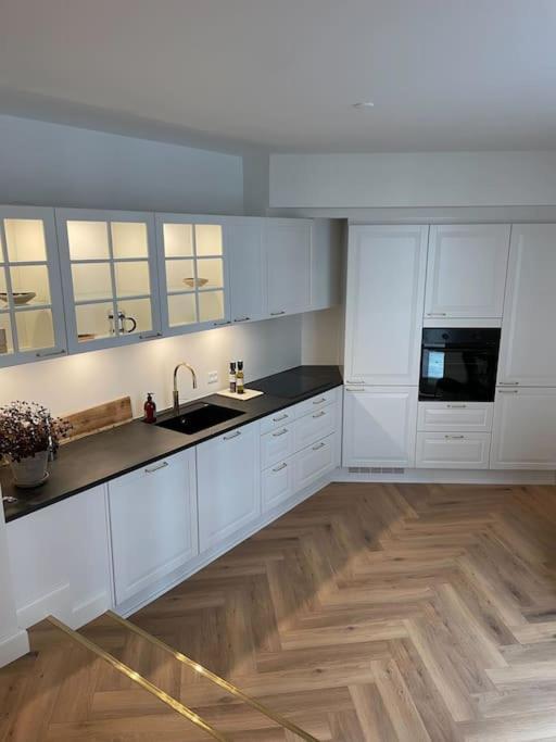 Nyrenoveret Charmerende Lejlighed I Odense C! Apartment Exterior foto