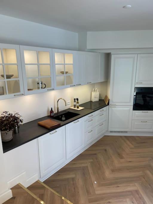 Nyrenoveret Charmerende Lejlighed I Odense C! Apartment Exterior foto