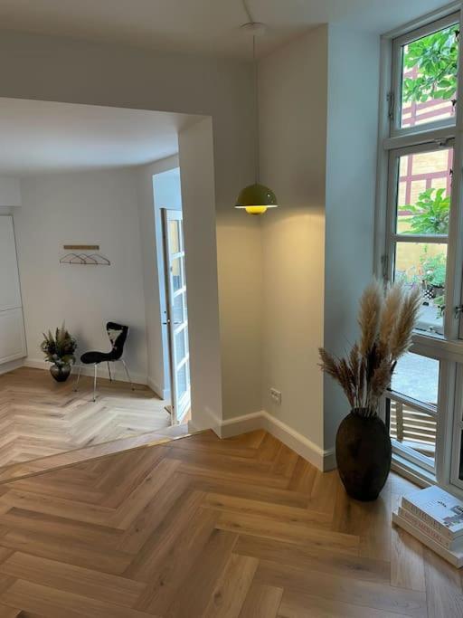 Nyrenoveret Charmerende Lejlighed I Odense C! Apartment Exterior foto