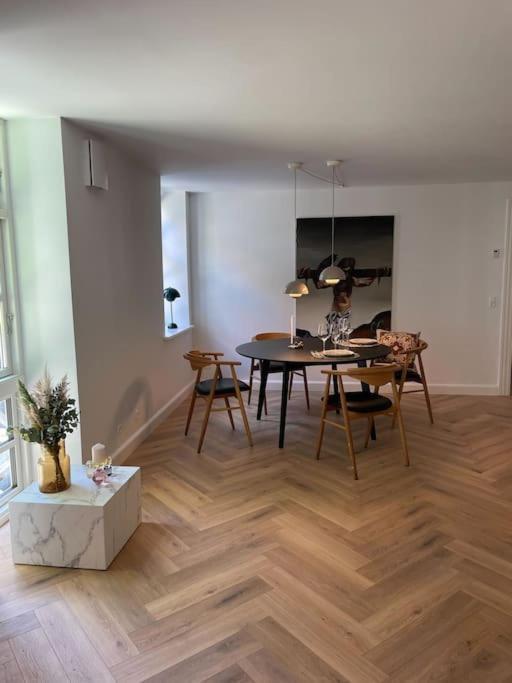 Nyrenoveret Charmerende Lejlighed I Odense C! Apartment Exterior foto