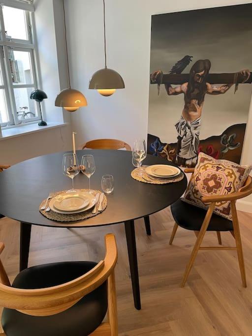 Nyrenoveret Charmerende Lejlighed I Odense C! Apartment Exterior foto