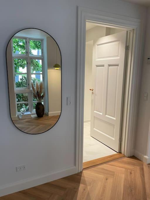 Nyrenoveret Charmerende Lejlighed I Odense C! Apartment Exterior foto